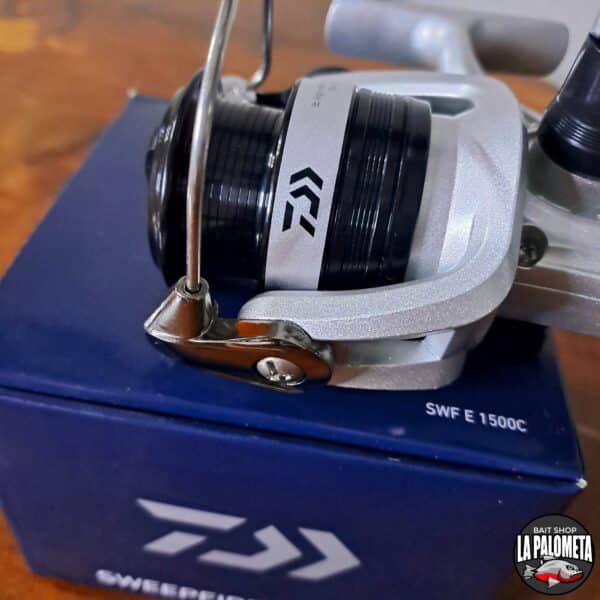 Reel Frontal Daiwa Sweepfire E 1500C - Imagen 10
